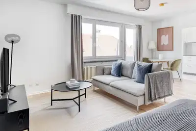 Image de Deluxe Iselin 1 Room w/ Storage, 1min to Local Market, by Blueground