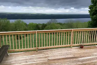 Image de Cheerful 2 Bedroom lake view flat on the Seneca wine trail