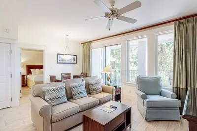 Image de Breezy, 1st-floor resort condo with balcony, Ac, pools, tennis, & golf