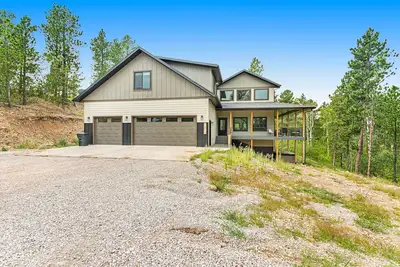 Image de Bright and spacious home in the Black Hills w/decks, private hot tub