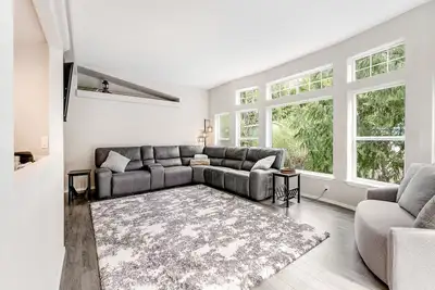 Image de Dog-friendly, waterfront home on the Wilson River with great views, deck & WiFi