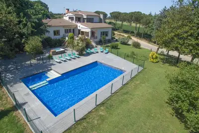 Image de Grande villa de 7 chambres en Espagne, près de Barcelone et 15 min des plages