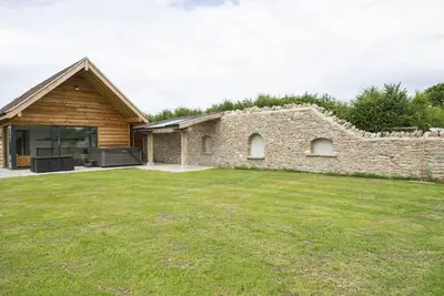 Image de Owl Lodge, family friendly, with hot tub in Wedmore