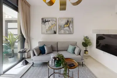 Image de ♥Mamilla'S  Pearl♥ lovely 2 Bdr w. balcony♥Parking