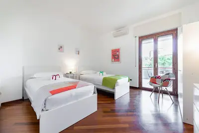 Roomy 125sqm Apartment with terrace and parking space!