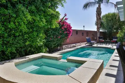 Private Pool & Spa Home Sleeps 13, Extremely Clean, & well stocked w amenities!