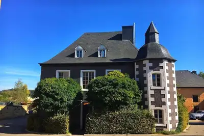 Image de Nuit insolite dans un château historique (1635)