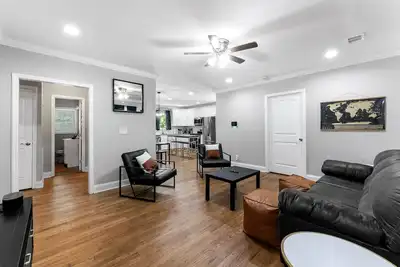 Image de Quite Home Minutes from Tyler Perry Studios