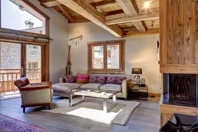 Image de Chalet, à 200m des pistes de ski, balcon, cheminée ou poêle à bois, télévision, 150m², Courchevel