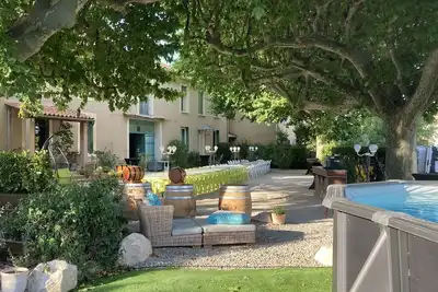 Image de A 5 minute de la sortie autoroute Avignon sud, Mas du Gros Vincent en Vaucluse.