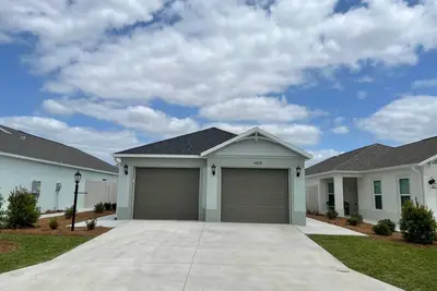 Image de Hawkins haven: style, sun, and small-dog friendly fun!