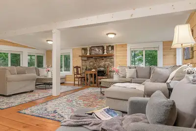 Image de Historic Cragsmere Cabin with Bluff Views