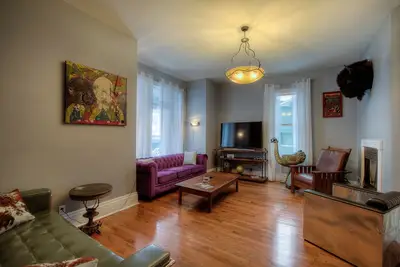 Image de Historical home right in town with tons of character, fireplace & great deck