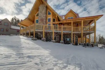 Image de Ski-in/ski-out lodge at Terry Peak with private hot tub, fireplaces & game room