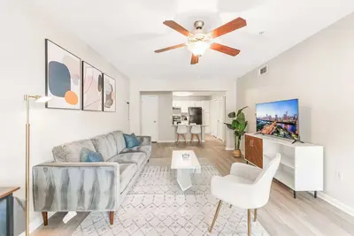 Image de Quaint 2br King Suite w Gym&Pool close to Dt