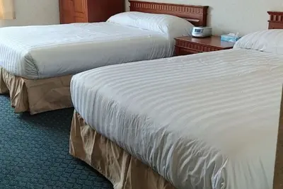 Image de Conveniently located directly off the highway