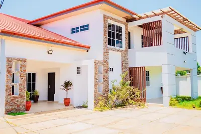 Image de Lovely/Spacious 4bdr Solar Powered House With Cctv & Wi-Fi at Tema, Community 25