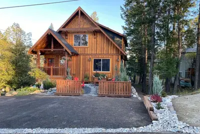 Image de 3 Bears Cabin | Games Room | Firepit | Lux Kitchen