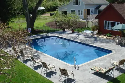Image de Waterfront, cozy cottage with private pool on 27 acres \n\n\n\n\n\n