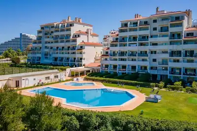 Image de 2bdr Duplex W Ac & Pool in Portimão by Lovelystay
