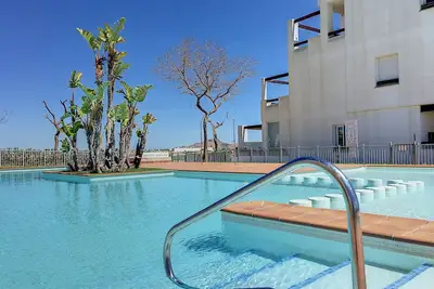 Image de Rez-de-chaussée, terrasse, près de la piscine