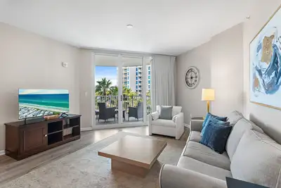 Image de 🌴Beach Nearby+ Lagoon Pool -Palms 1405☀️