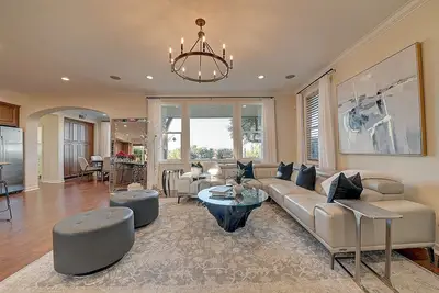Image de Luxury Newport Coast 4br Villa + City & Mountain Views in Guard Gated Community