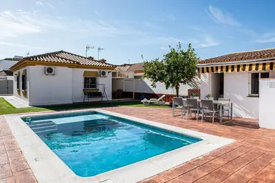 Image de Magnificent renovated villa with pool very close to the beach