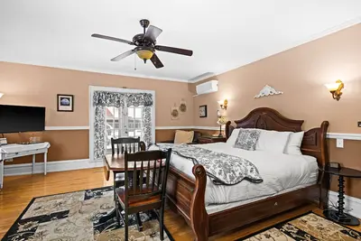 Image de Edwin Hewitt Suite w/ Sauna & Terrace