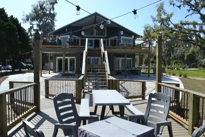 Image de Large home w/ 3 separate kitchens & living spaces