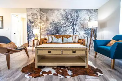 Image de New! Fully stocked luxury home 5 min to I-65/I-72.