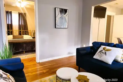 Image de Lovely in Larchmere! near Cleveland Clinic, Cwru, Univ Hosp, Downtown.