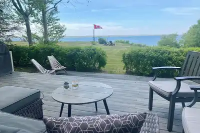 Image de Cozy Lakefront Oasis on Last Mountain Lake with your own backyard Putting Green