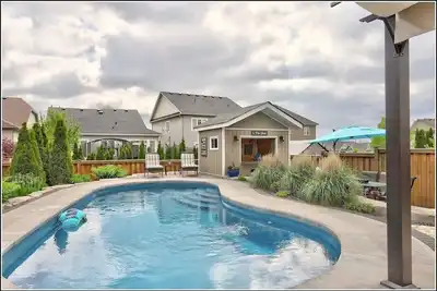 Image de Luxury Home with Heated Pool, Hot Tub, Bbq & Beach - Living the Dream! !