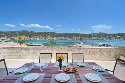 Image de Beach House Joy - charmante villa en bord de mer avec piscine chauffée pour 8 personnes