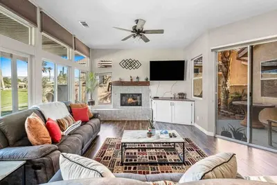 Lavish Desert Retrea · Lavish Desert Retreat - Pool/Spa - 2mi Coachella
