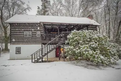 Image de Creekside cabin w/ hot tub, fireplace & trail