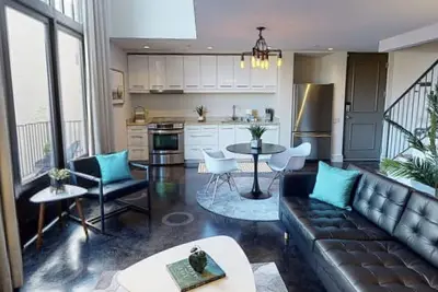 Image de Fresh and New Loft - Cloverdale - Free Gated Parking!