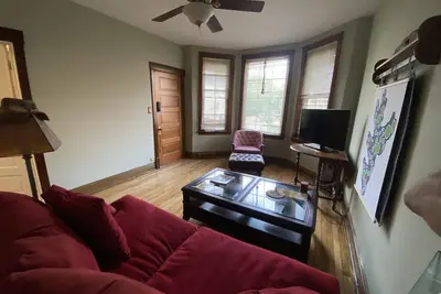 Image de Cozy 2- bedroom – great kitchen – in a Lakefront Neighborhood