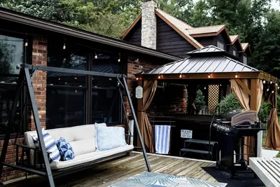 Image de Lake Home Getaway ~ Pets Welcome!