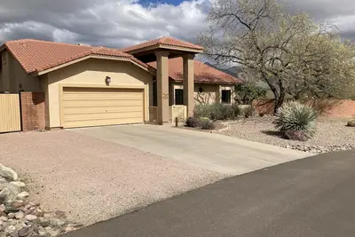 Image de Catalina Foothills home with superb views, quiet & quiet