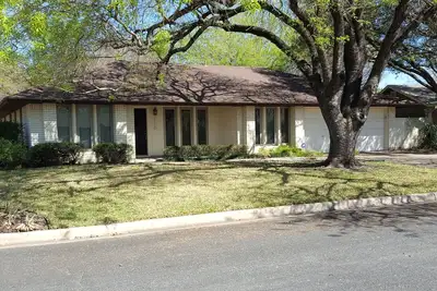 Image de Mid-century gem perfect for exploring Austin