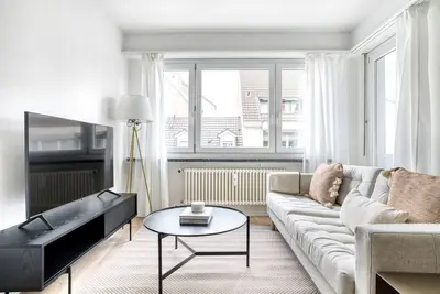 Image de Sleek Iselin 2 Room w/ Storage, 1min to Local Market, by Blueground