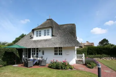 Image de Rose house under thatch - Dreamlike vacation under thatch for a maximum of 4 people