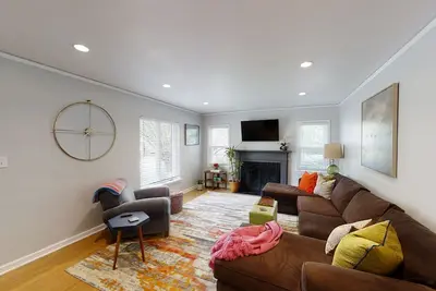 Image de Charming corner. 1 block from Tulsa Expo! Big yard. Dog friendly!