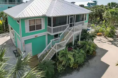 Image de \"All You Need Is Fun\" Stunning Beach Home-Pool