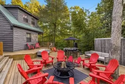 Image de Nolin Cabin Experience w/ Hot Tub