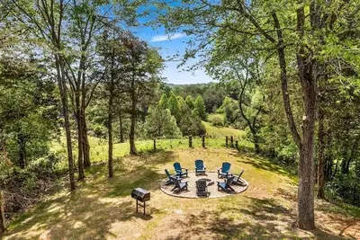 Image de Theater ~ Sauna ~ Hot Tub ~ View ~10 mins to Pigeon Forge, 25 mins to Gatlinburg