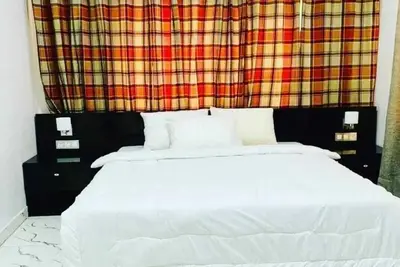 Image de A nice built 2 bedroom service apartment, in well situated environment