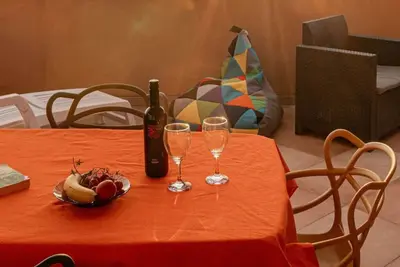 Image de Casa Rosa Blu : avec vue sur mer et piscine partagée.